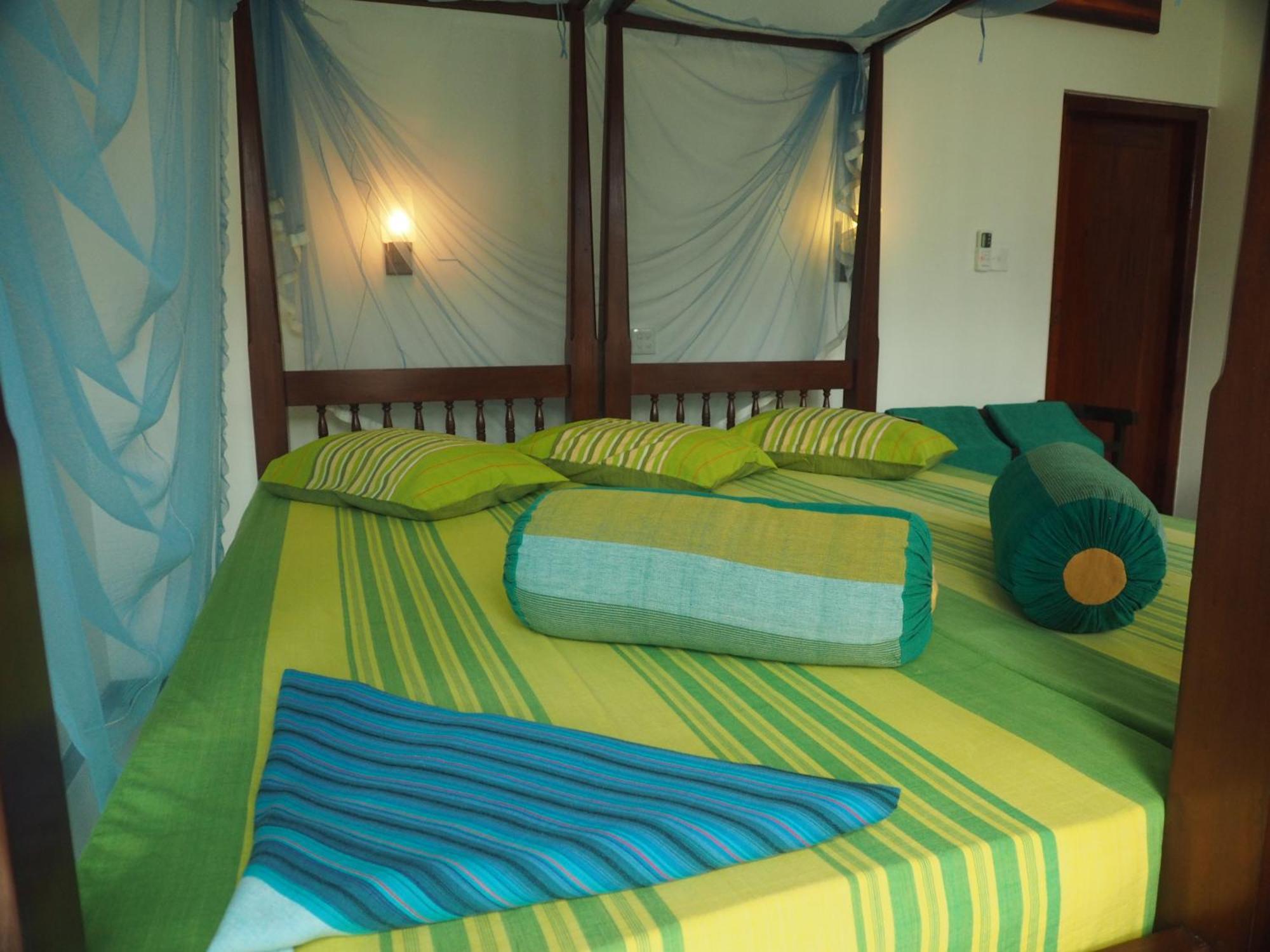 Main Reef Guest House Hikkaduwa Esterno foto