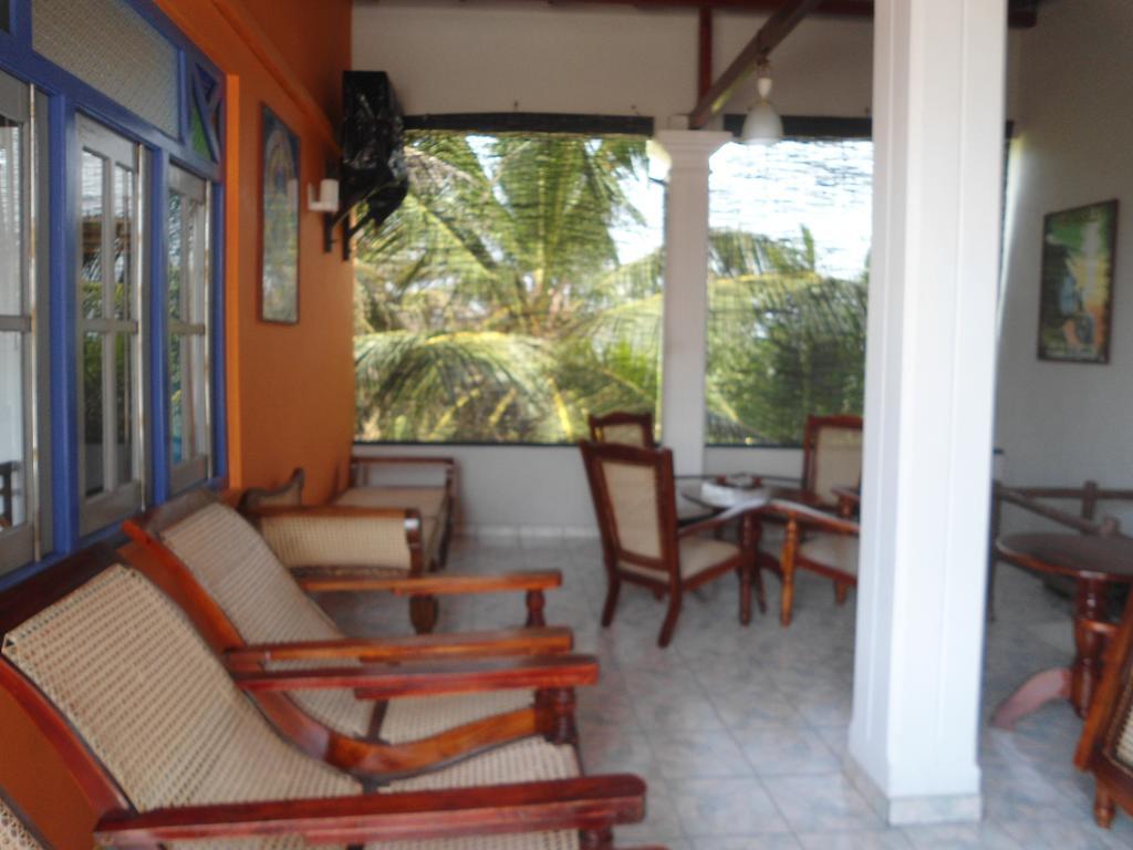 Main Reef Guest House Hikkaduwa Esterno foto