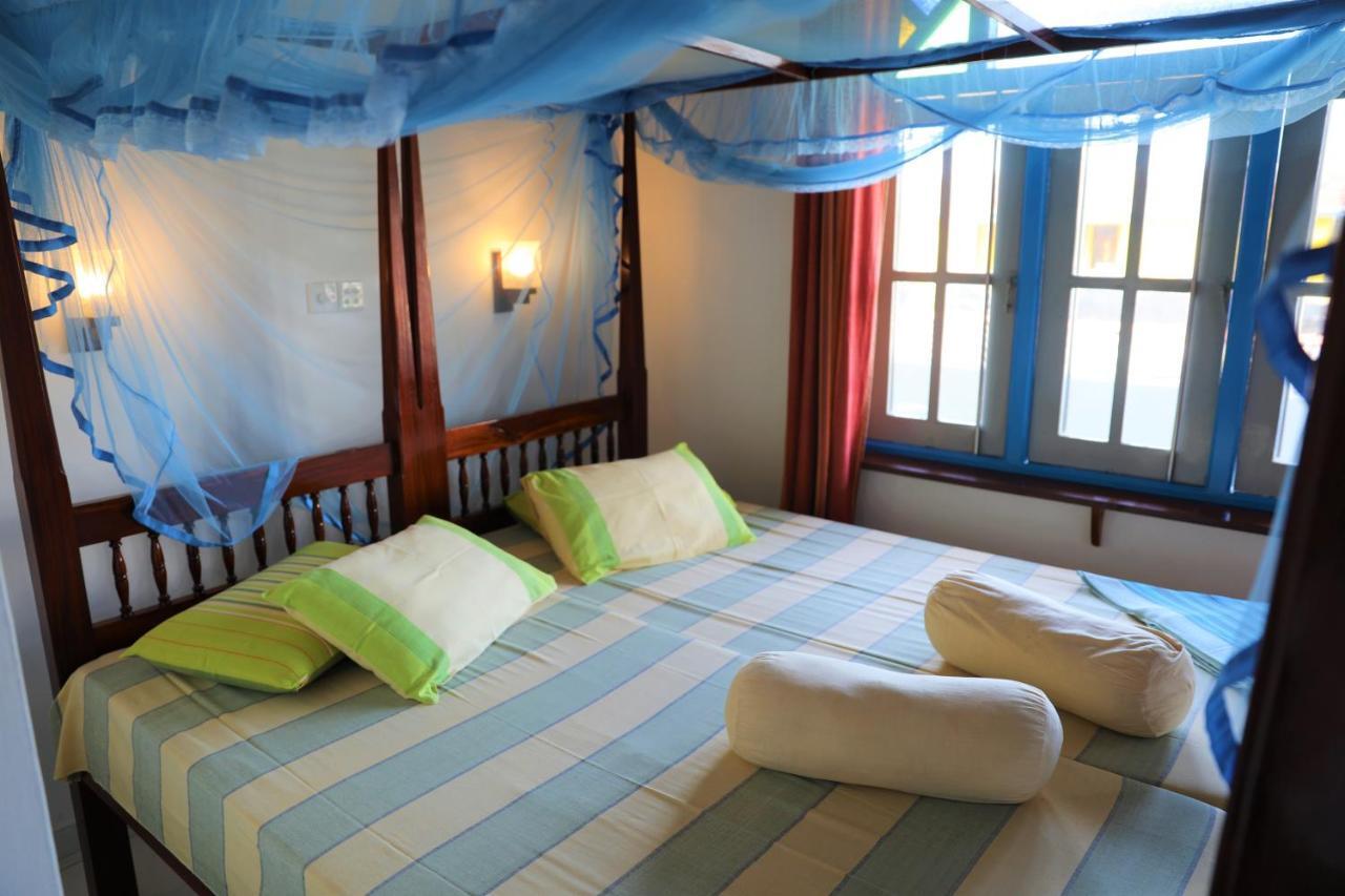 Main Reef Guest House Hikkaduwa Esterno foto