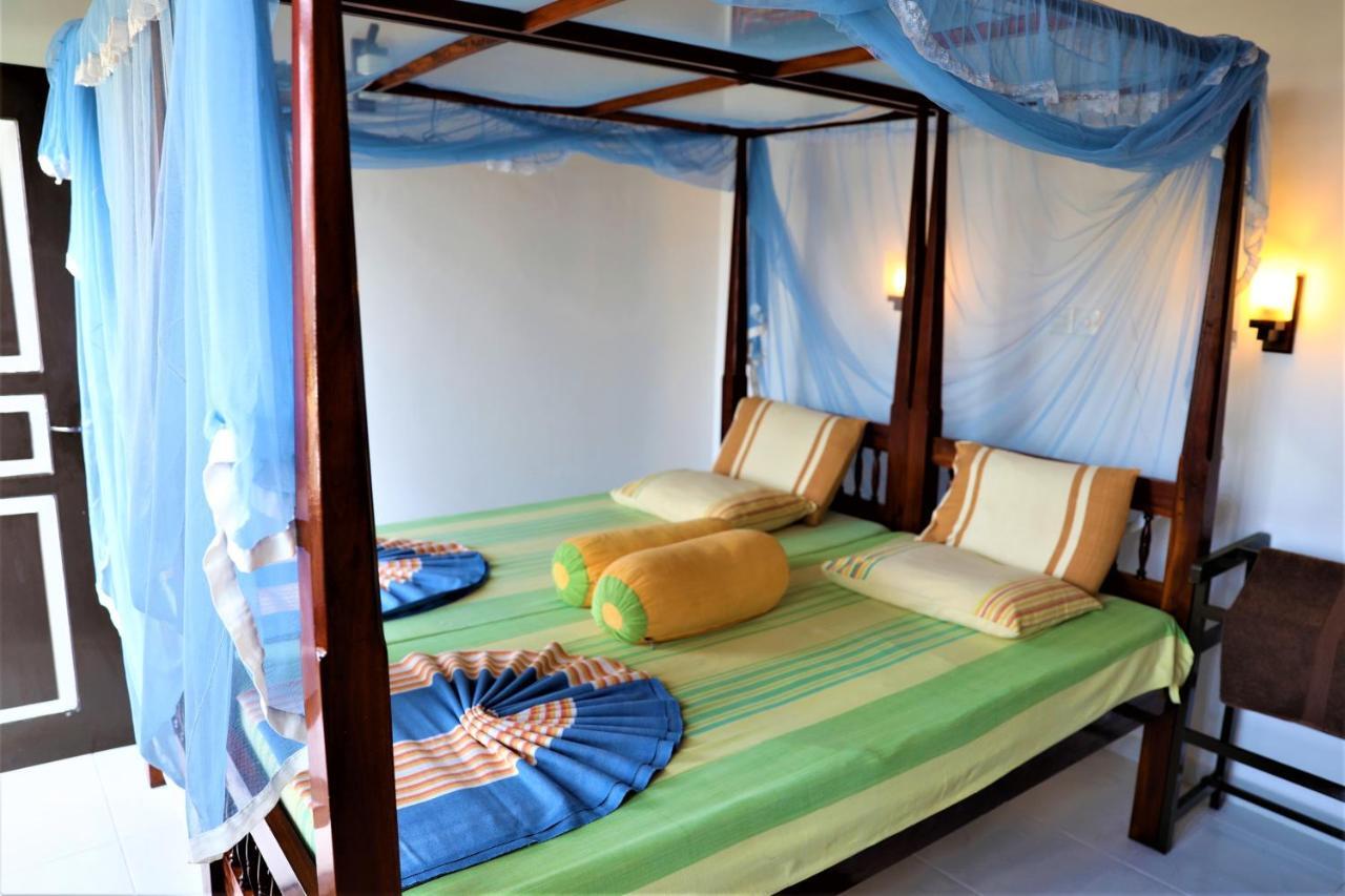 Main Reef Guest House Hikkaduwa Esterno foto